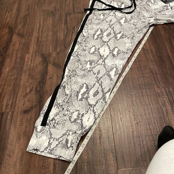 NWT Michael Lauren Cropped Sweatpants, Size Medium - Picture 8 of 8